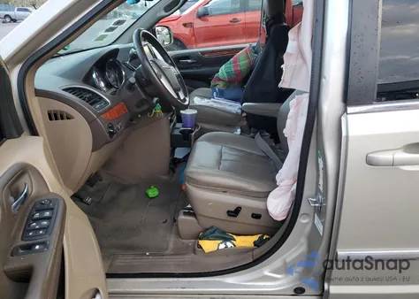 2014 Chrysler Town & Country Touring z USA, uszkodzony, nr VIN 2C4RC1BG5ER359890